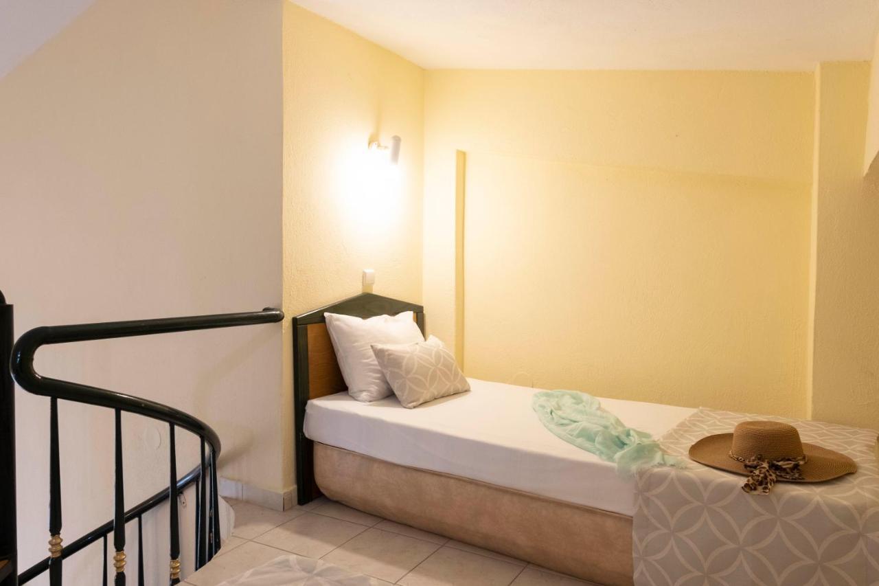 Aristides Hotel Fourka Bagian luar foto