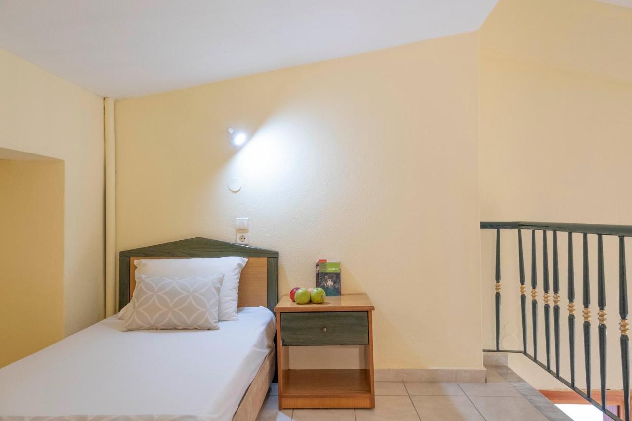 Aristides Hotel Fourka Bagian luar foto
