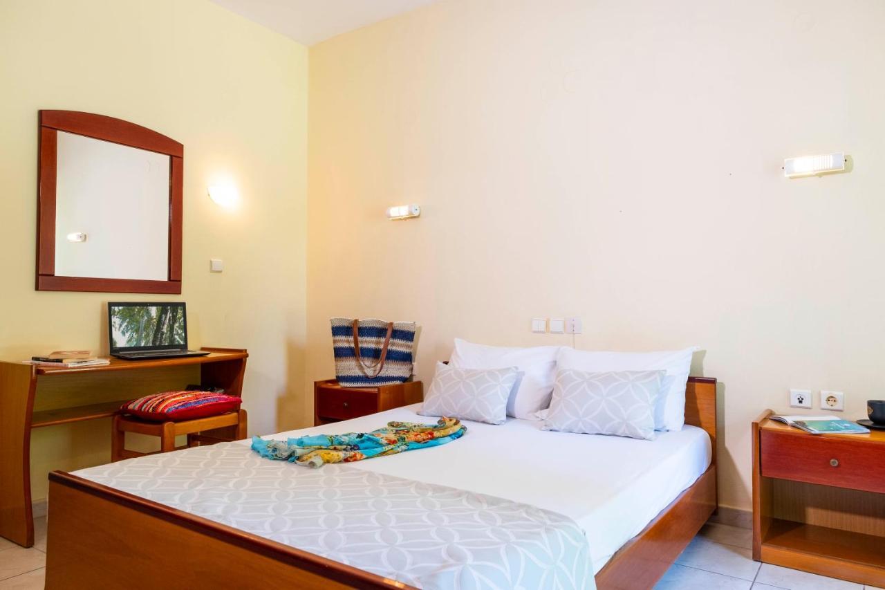 Aristides Hotel Fourka Bagian luar foto
