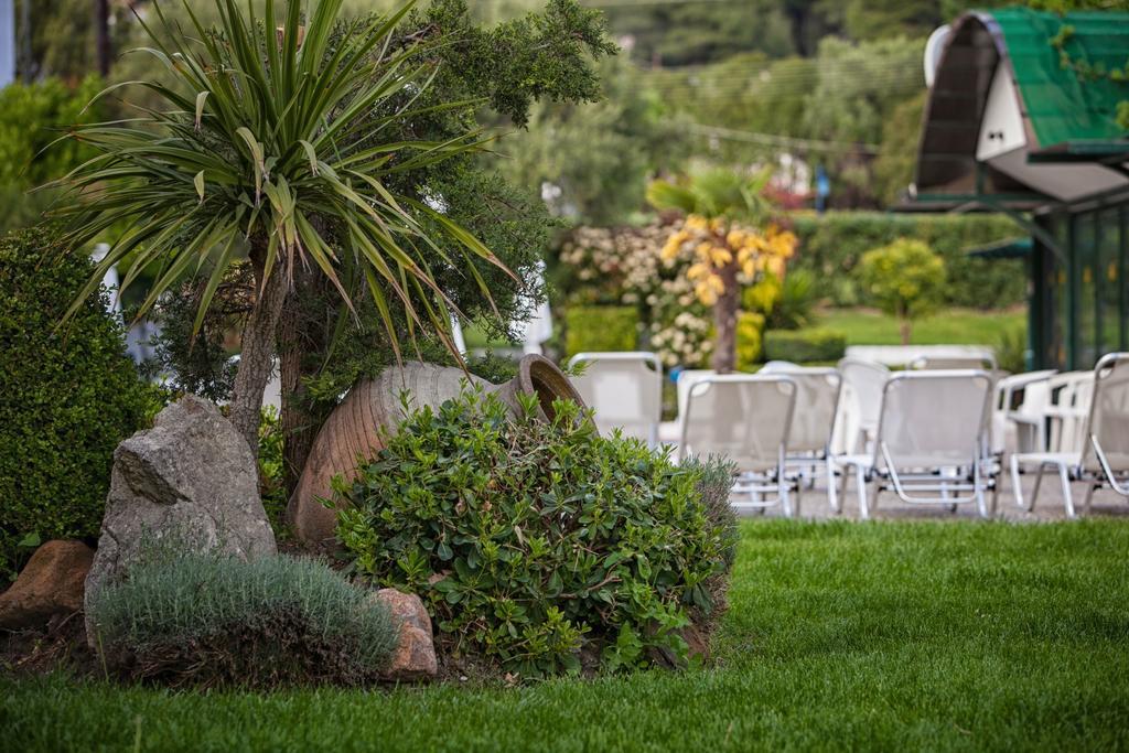 Aristides Hotel Fourka Bagian luar foto